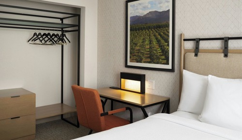Suite, 2 Bedrooms, Corner