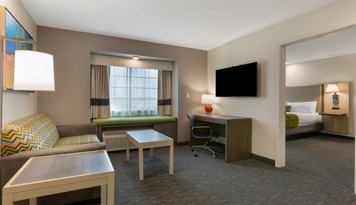 Suite, 1 King Bed, Accessible, Kitchenette