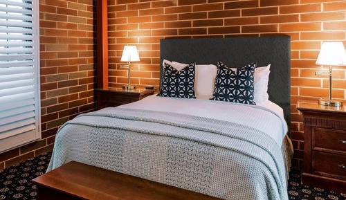 Standard Room, 1 Queen Bed