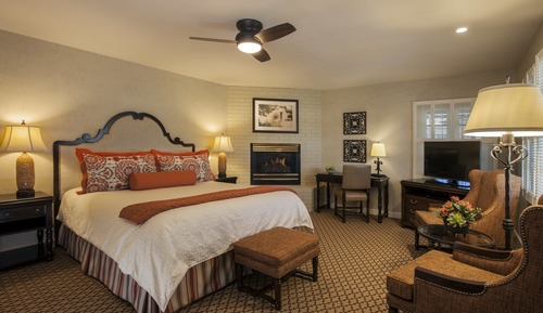 Deluxe Room, 1 King Bed, Fireplace