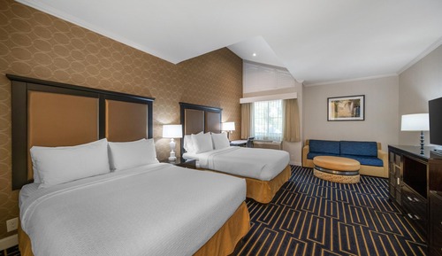 Suite, 2 Queen Beds, Non Smoking, Refrigerator (with Sofabed)