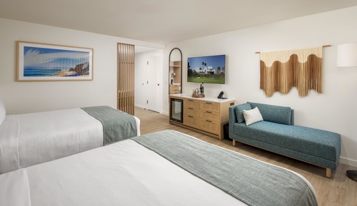 Club Room, 2 Queen Beds, Accessible (ADA Tub)