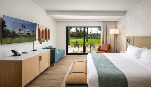 Suite, 1 King Bed, Accessible, Golf View (ADA Roll in Shower)