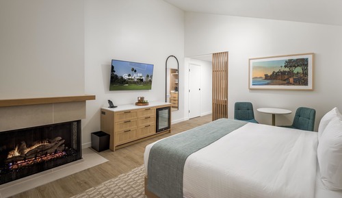 Club Room, 1 King Bed, Fireplace