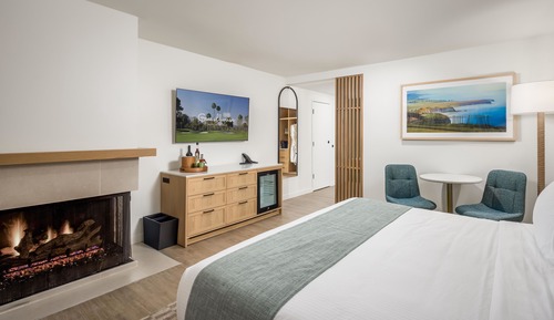 Room, 1 King Bed, Accessible, Golf View (ADA Tub, Fireplace)