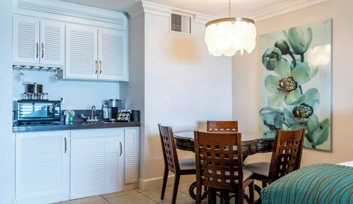 Junior Suite, 2 Queen Beds, Partial Ocean View