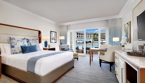 Superior Suite, 1 King Bed, Courtyard Area