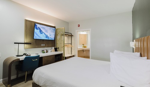 Standard Room, 1 King Bed, Accessible, Refrigerator & Microwave