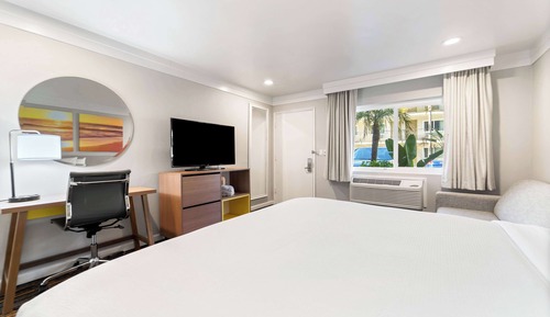 Room, 1 King Bed, Accessible, Non Smoking (Efficiency, Mobility)