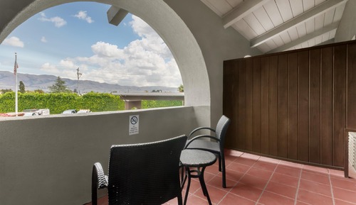 Standard Room, 1 King Bed, Non Smoking, Patio