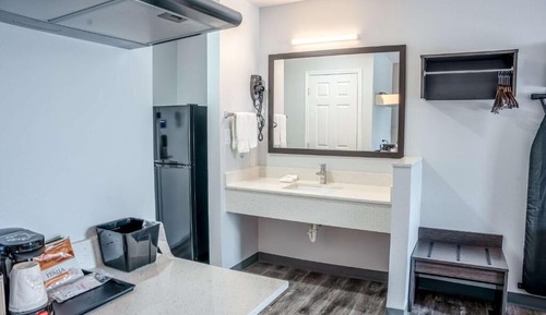 Standard Room, 1 King Bed, Non Smoking, Kitchen