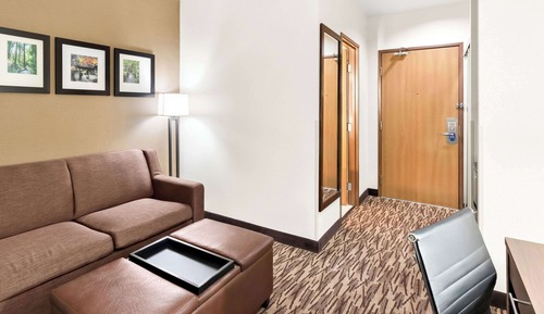 Suite, 1 King Bed, Non Smoking