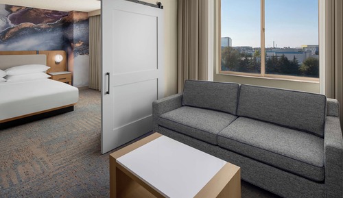 Deluxe Suite, 1 Bedroom, Tower, Low Floor (Mobility/Hearing Accessible, Tub)