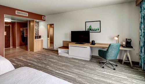 Room, 1 King Bed, Accessible, Bathtub (Hearing)