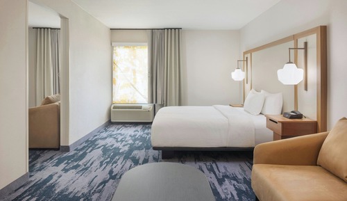 Suite, 1 Bedroom, Hearing Accessible (Roll-in Shower)