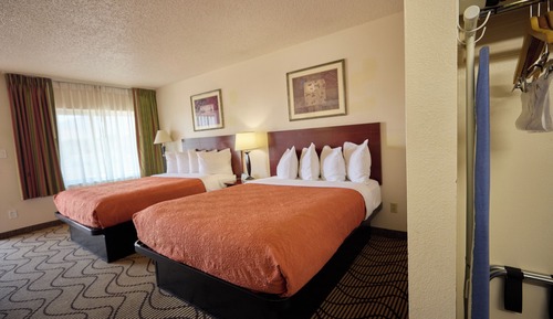 Double queen room