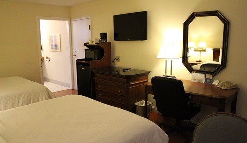 Room, 2 Queen Beds, Mobility Accessible, Non Smoking (Bathtub w/ Grab Bars)