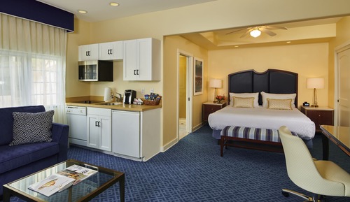 Suite, 1 King Bed with Sofa bed, Garden View
