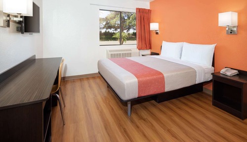 Deluxe Suite, 1 Queen Bed, Non Smoking, Refrigerator & Microwave