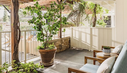 Fireplace Courtyard King