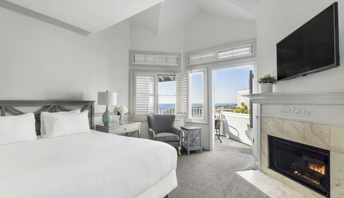 Pacific Edge Deluxe King + Balcony