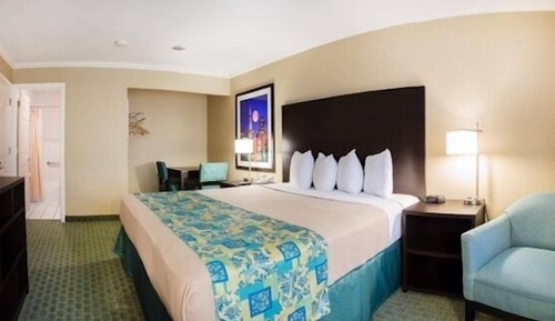 Standard Room, 1 King Bed, Accessible (Ground floor)