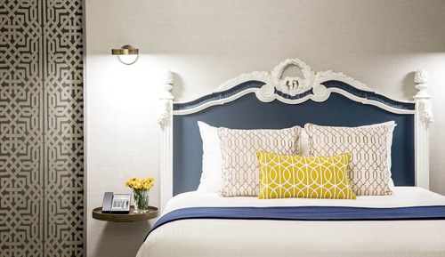 Junior Suite, 1 Queen Bed, Balcony (Fireplace)