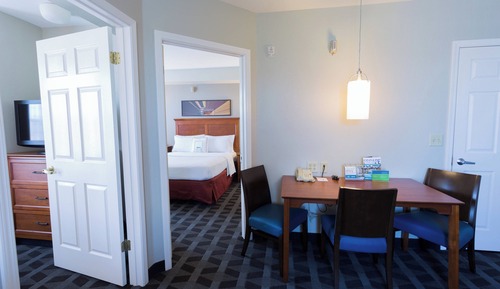Suite, 2 Bedrooms (Mobility/Hearing Accessible, Tub)