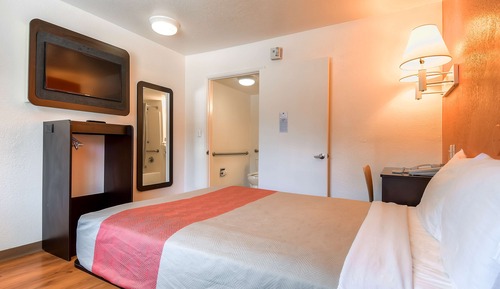 Standard Room, 1 Queen Bed, Non Smoking, Refrigerator