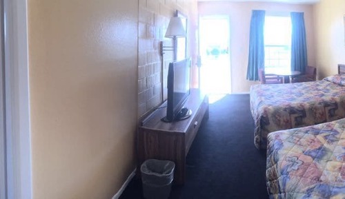 Room, Multiple Beds (3 Queen Beds)