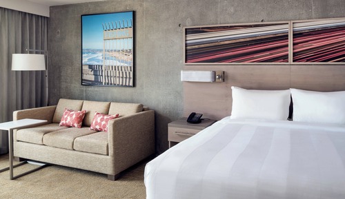 Studio, 1 King Bed with Sofa bed, City View (Mobility Accessible, Roll-In Shower)