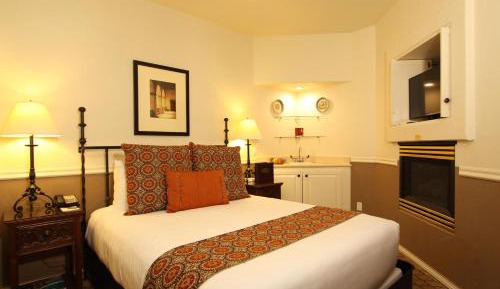 Standard Queen Room