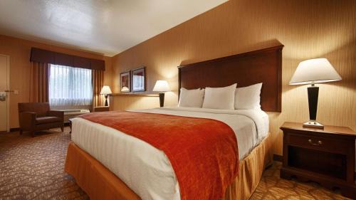 Queen Suite with Sofa Bed