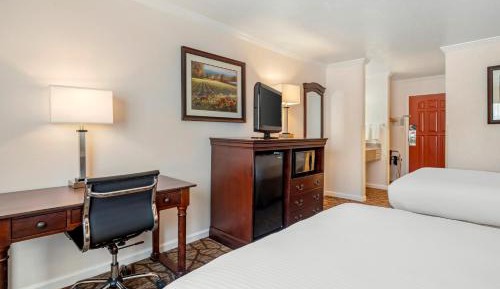 Queen Room with Two Queen Beds - Non-Smoking