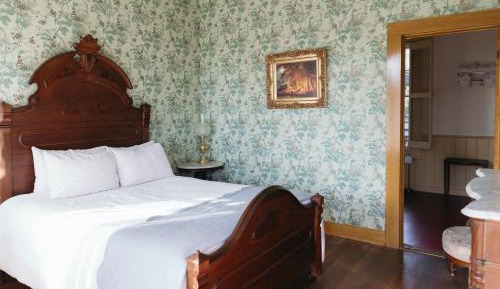 Queen Room with Garden View