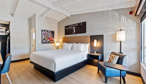 Deluxe King Room