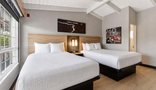 Deluxe Queen Room with Two Queen Beds
