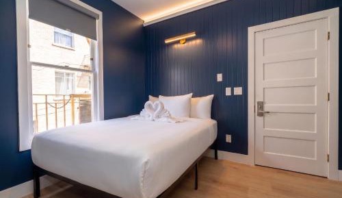 Queen Room with Private Bathroom