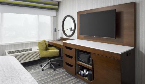 King Room - Hearing Accessible//Non-Smoking