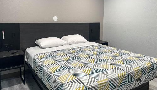 1 King Bed | Non-Smoking, Micfridge