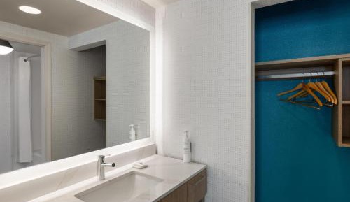 Queen Suite with Two Queen Beds - Hearing Access/Non-Smoking