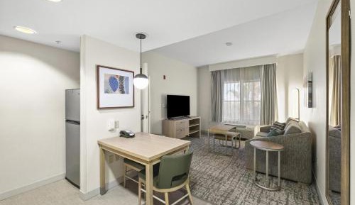 One-Bedroom King Suite - Non-Smoking