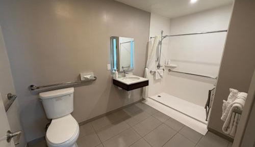 Queen Room - Disability Access