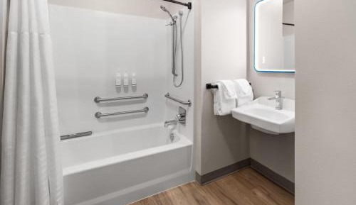 King Room with Mobility Access and Bathtub with Grab Bars, Non-Smoking