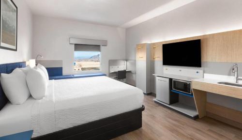 King Suite with Sofa - Non-Smoking