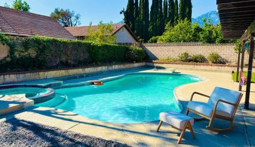 Deluxe Double Room (2 Adults + 1 Child)
