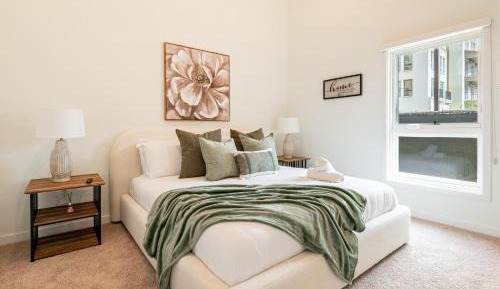 One-Bedroom Deluxe Apartment