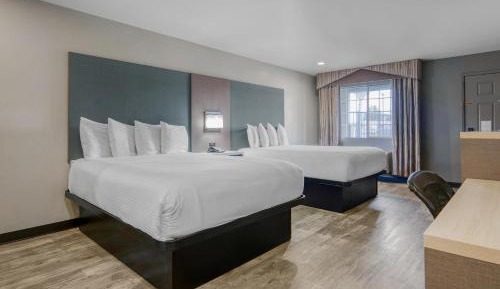 Queen Room with Two Queen Beds and Roll-In Shower - Disability Access/Smoking