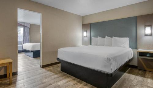 King Suite with Jetted Tub