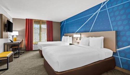 Queen Suite with Two Queen Beds and Sofa Bed - Non Smoking